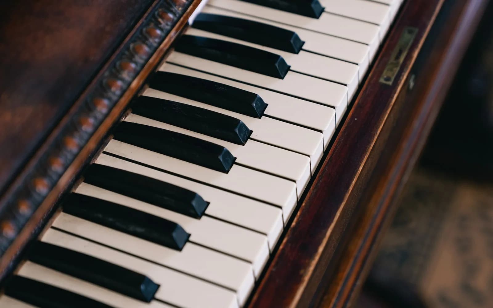 Starting Piano as a Teenager: Music, Foundations and Your First Lessons