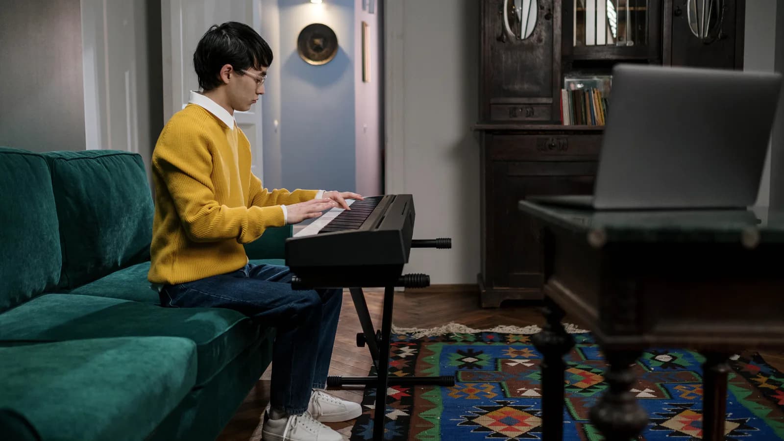 Online Piano Lessons, Apps, or YouTube: Which Helps With What?
